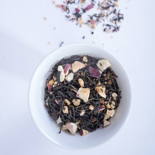 Loose leaf Crisp Apple Fusion tea with apple pieces, green tea leaves, and cinnamon by ArtTeas® India