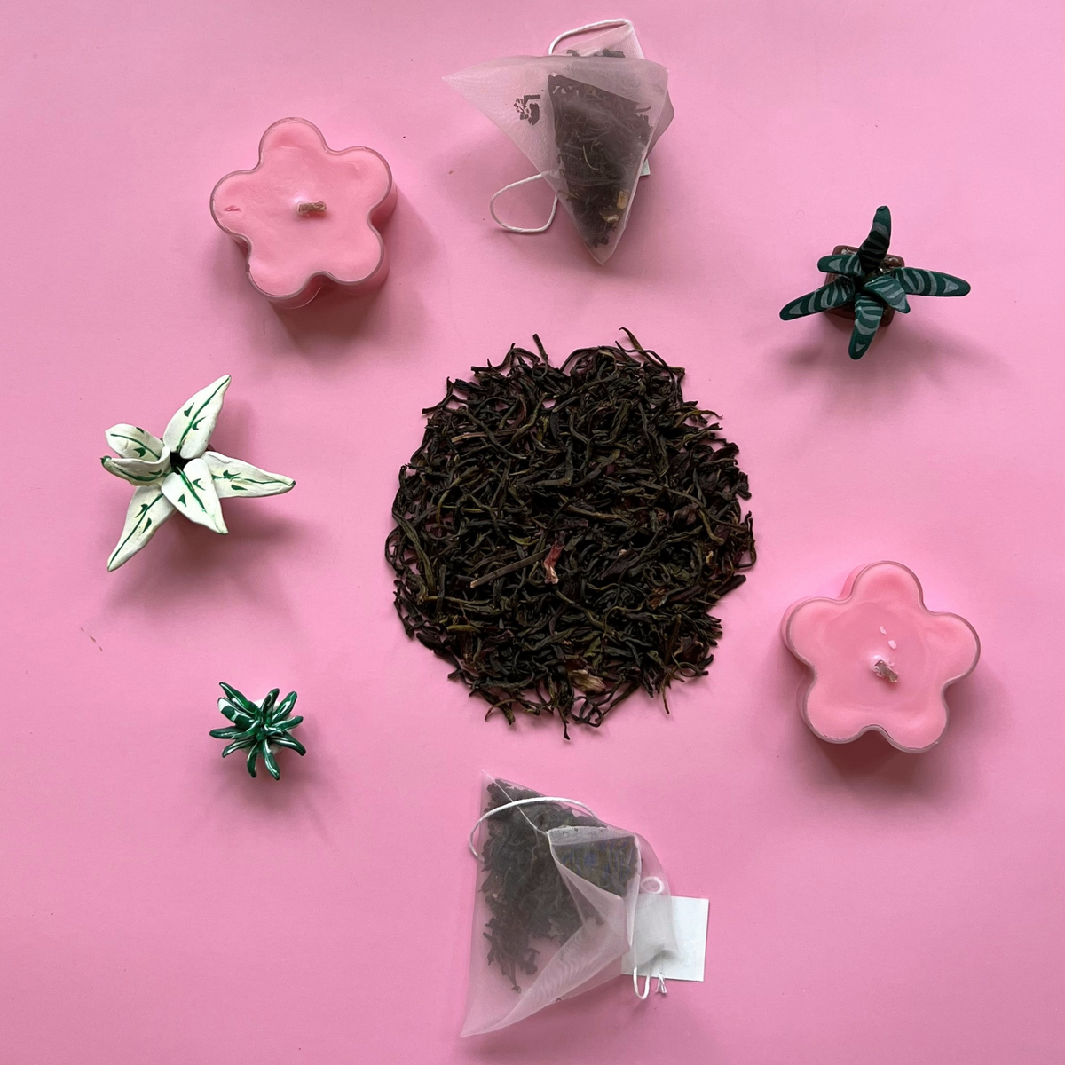 ArtTeas® Hibiscus Green Tea ingredients with dried hibiscus petals and green tea leaves